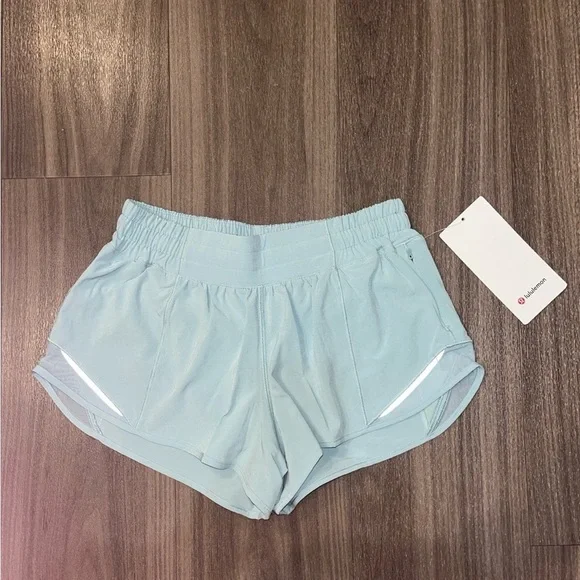 Lululemon Hotty Hot 2.5” Shorts